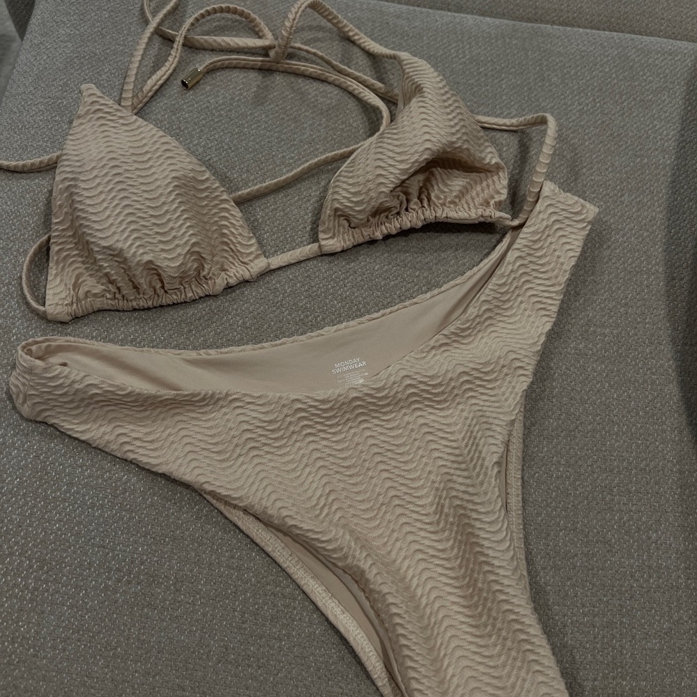 Monday Swimwear Crinkle Bikini S/M